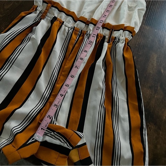 Feathers Shorts jumpsuit romper Size Small - Picture 11 of 12